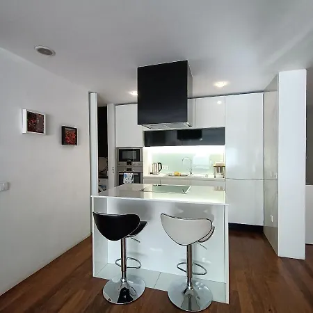 2br Near Porto Wine Cellars Parking Metro Quiet Balcony
