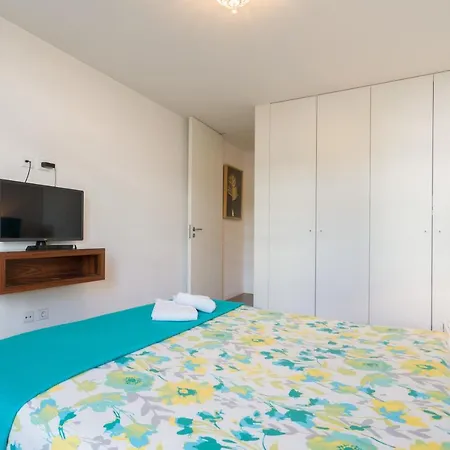 Apartmán 2Br Near Port Wine Cellars Parking Metro Quiet Balcony Vila Nova de Gaia