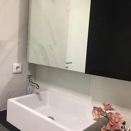 Apartmán 2Br Near Port Wine Cellars Parking Metro Quiet Balcony Vila Nova de Gaia