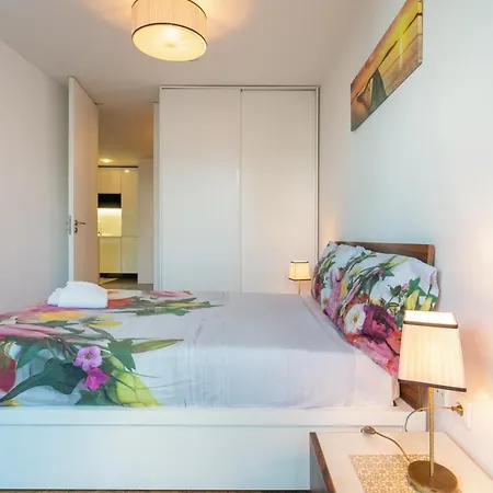 Quiet Balcony 2br Centre Whit Ac Metro Parking Apartment